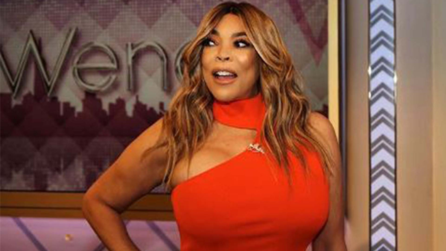 HOLD UP! Wendy Willilams Wears LUXE!