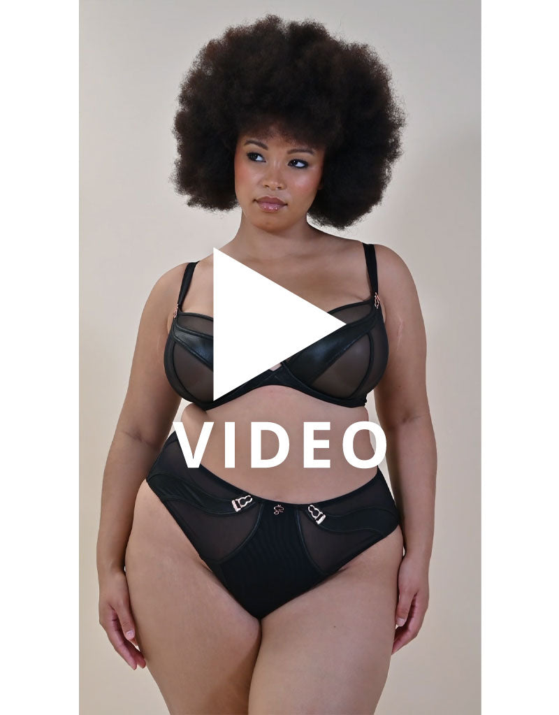Get the 360 view of our Scantilly Suspense plunge bra in Black